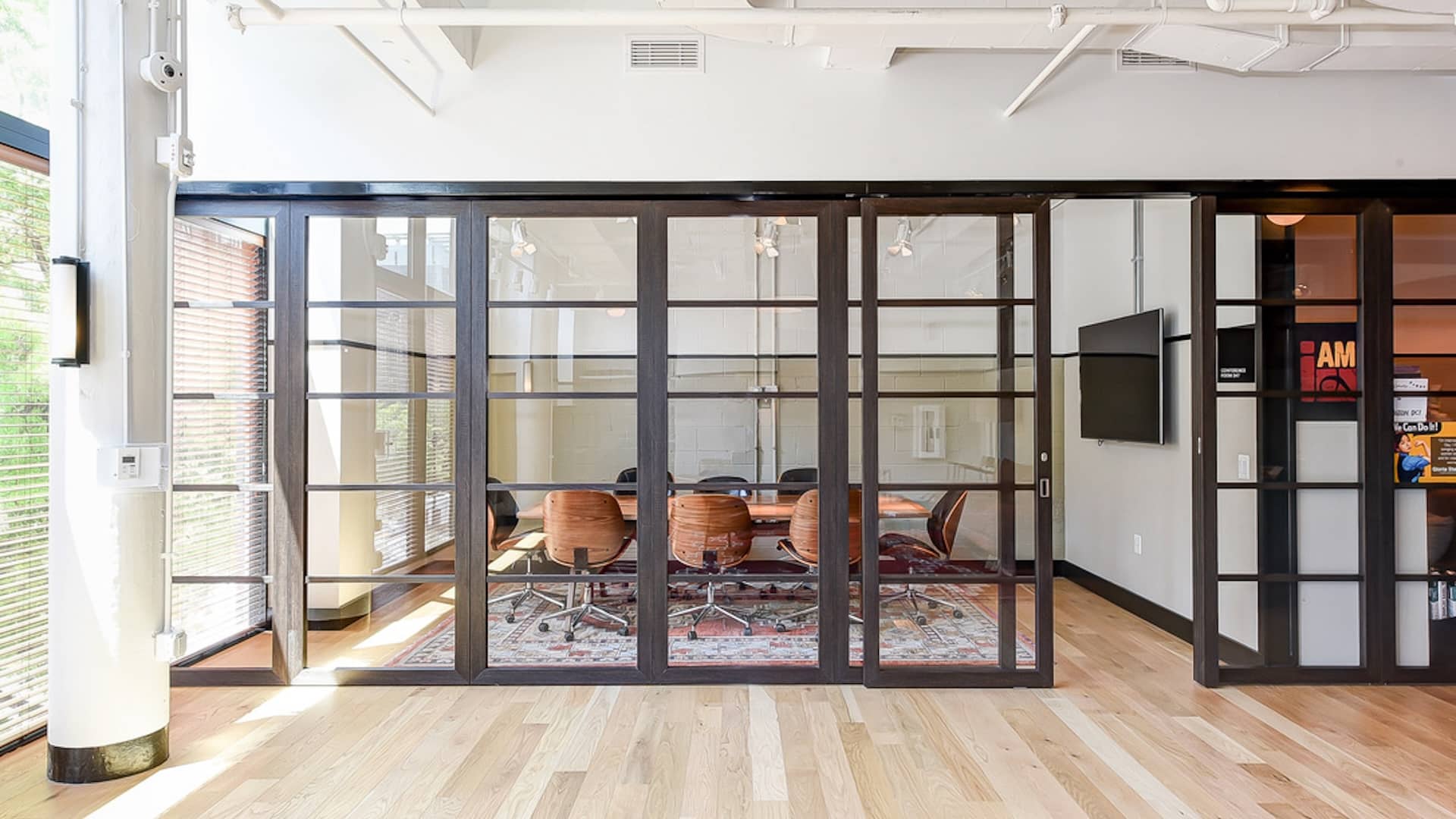 5 Ways a Glass Wall Adds Value to Your Conference Room